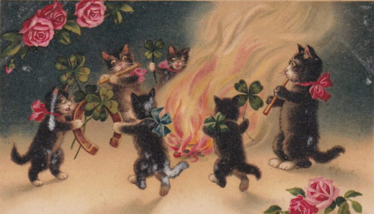 Dessins de quatre chats qui font la fête en dansant autour d'un feu de joie. Deux des chats font de la flûte.